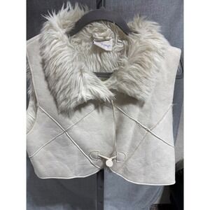 Papaya‎ Faux Fur Collar Vest Sleeveless Ivory Cream Toggle Closure